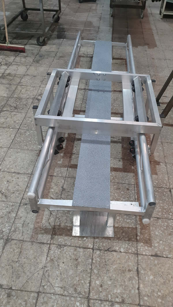 Caja metálica organizadora de color negro