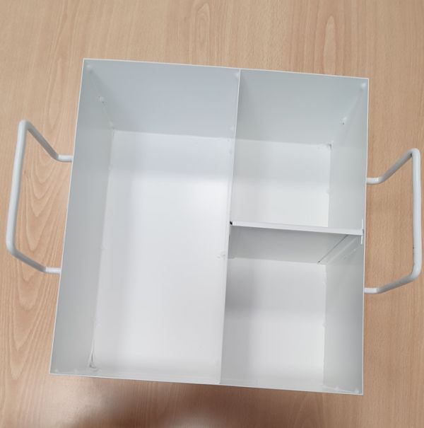 Bandeja organizadora metálica blanca
